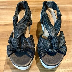 NWT Naked Feet, Scorpius Twist Front Black Sandals with Metallic Sheen, Size 8.5
